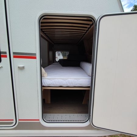 Bürstner 440 TK - Seiteneingang zum Hochbett