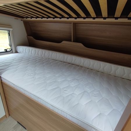 Bürstner 440 TK - Bett mit Matratze