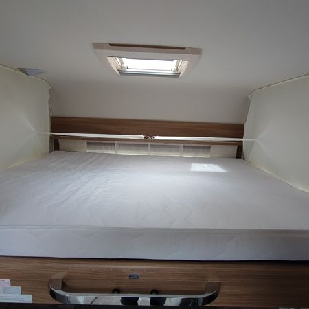 Bürstner 440 TK - Bett mit Matratze oben