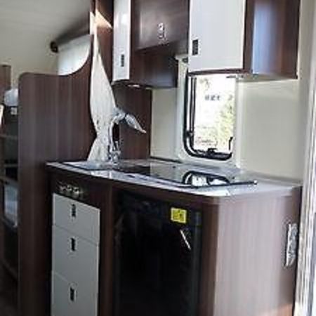 Bürstner 510 TK - Modell 2024 / 2025 - Foto der Küchenzeile