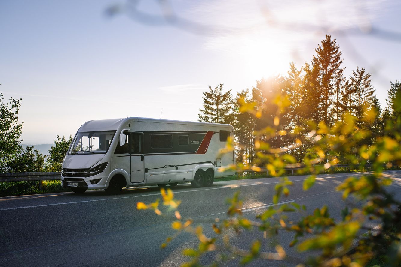 Wohnwagen in herbstlicher Atmosphäre